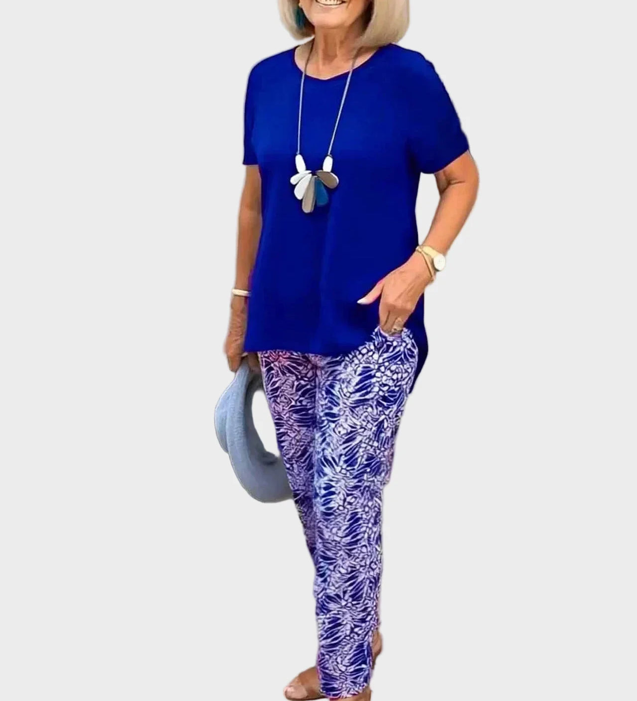 Žaneta – Elegant set with a fitted top and loose trousers