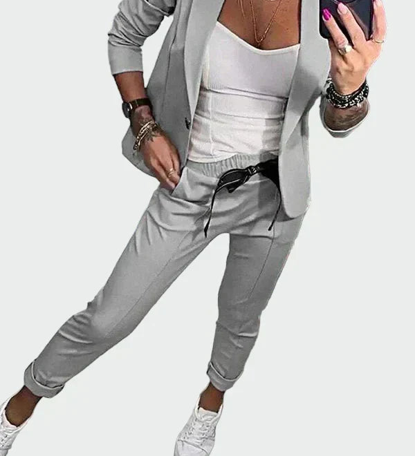 Ella - Women's Loose-Fitting Trouser and Blazer Set