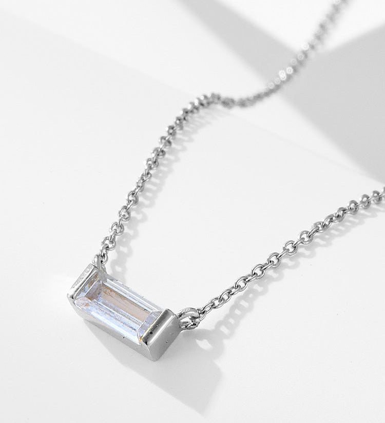 Livia – Silver necklace with small pendant