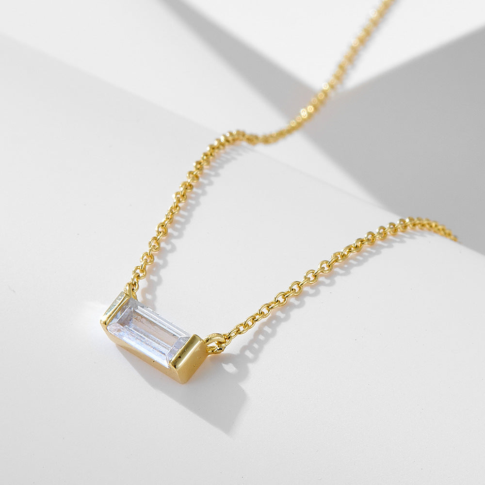 Livia – Silver necklace with small pendant