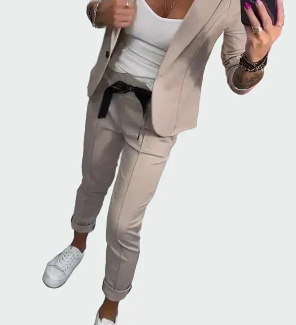 Ella - Women's Loose-Fitting Trouser and Blazer Set